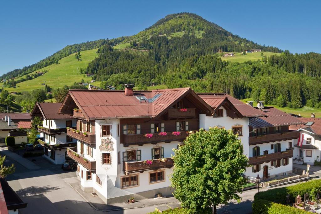 Hotel Kirchenwirt Kirchberg in Tirol Exterior photo