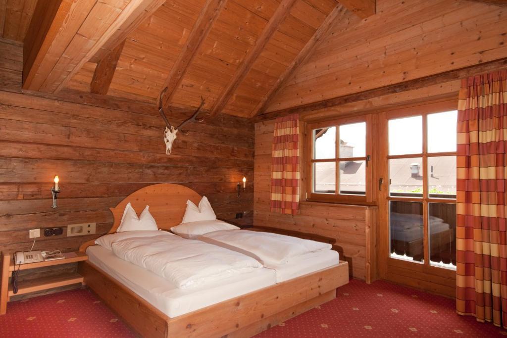 Hotel Kirchenwirt Kirchberg in Tirol Room photo